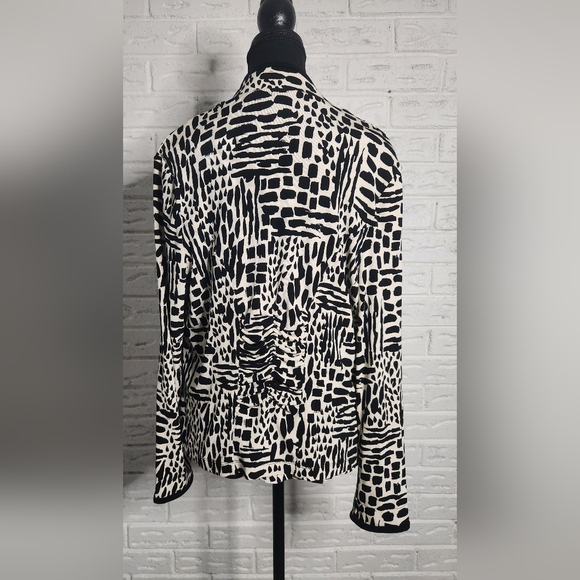 Blazer & Tank Top 2-Piece Coordinate Set, Animal Print - Picture 7 of 16